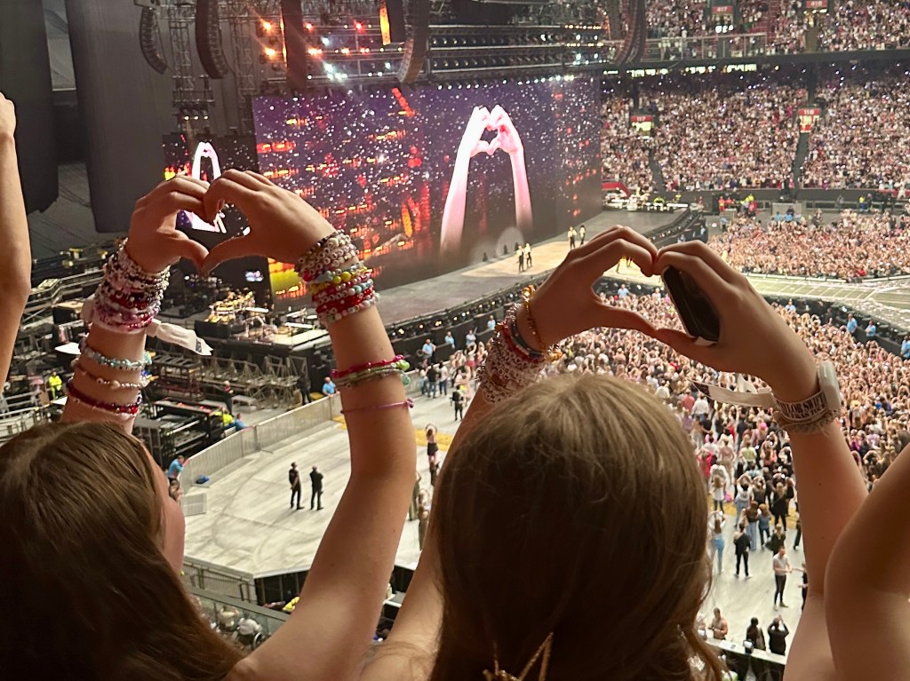 Make the friendship bracelets
